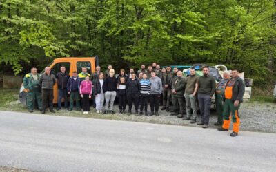Otpad u šumi, savjest na ispitu: Suhopoljski učenici i šumari zasukali rukave i čistili tragove ljudske nebrige
